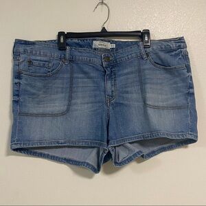 Torrid Blue Jean Mid Rise shorts Size 24